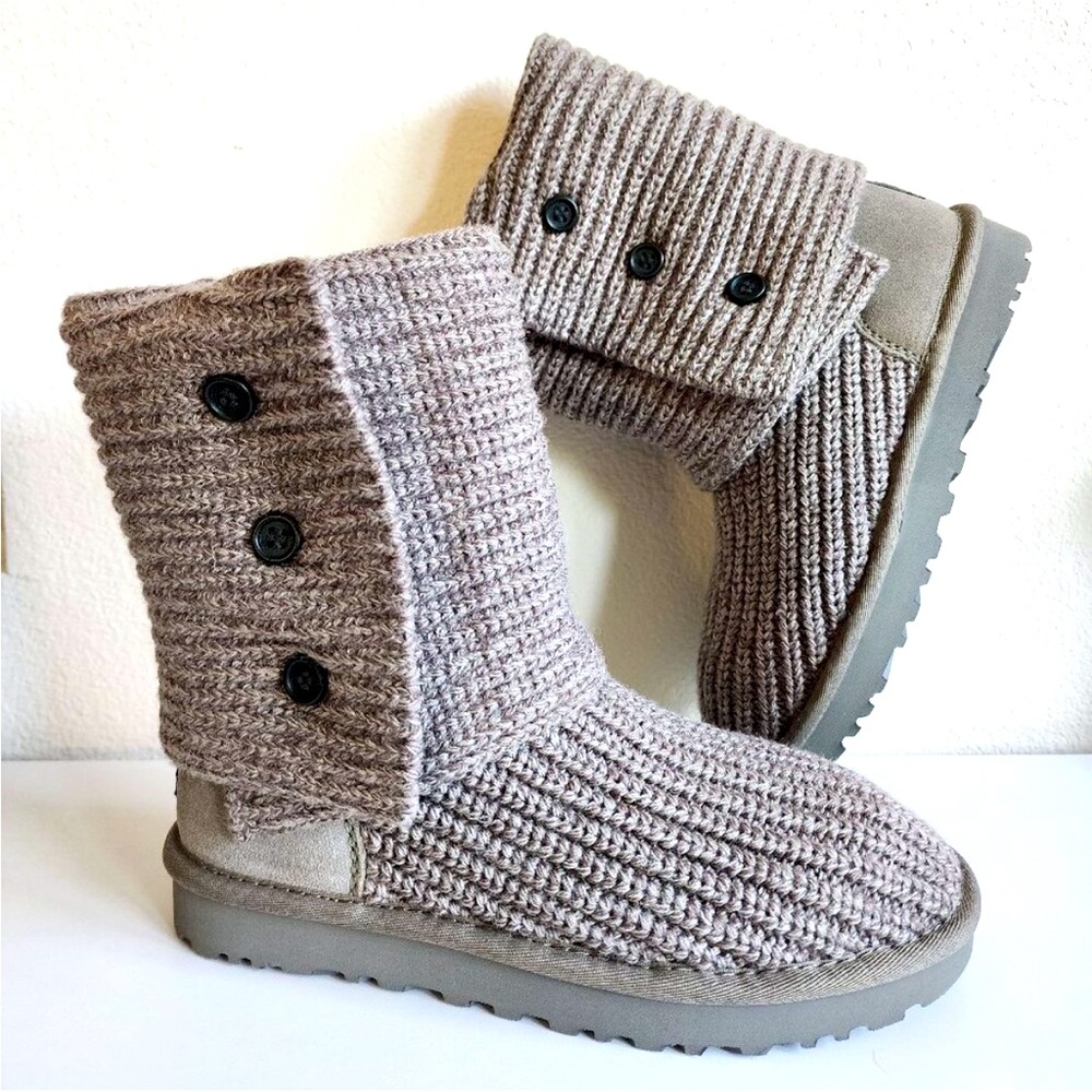 UGG Australia Classic Cardy Knit Boots 👢🧶 gray color